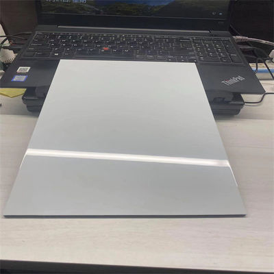 UV-afdrukbare aluminiumcomposite-paneel beschermt en decoreert voor gebouw gevels gordijnmuren en binnenmuren