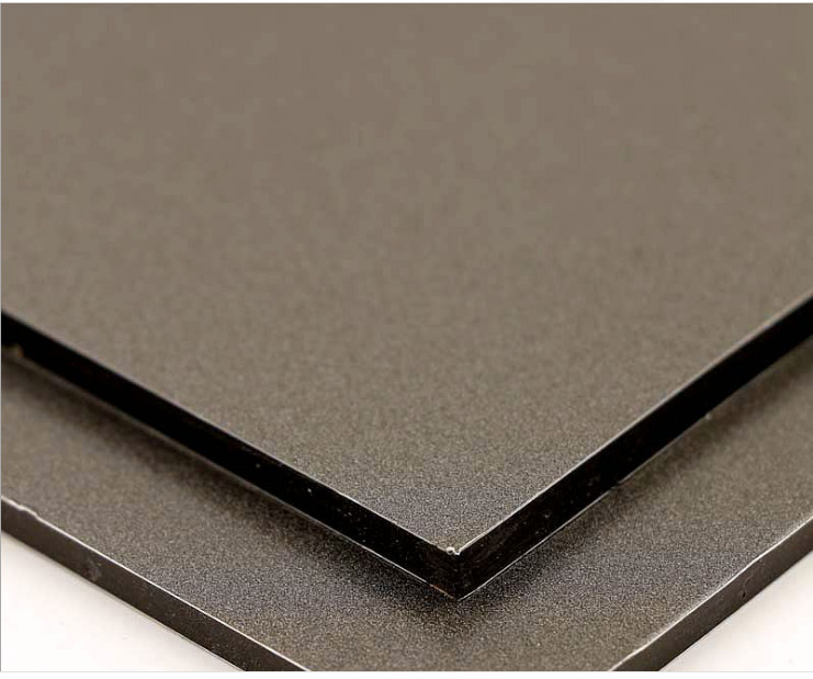 Hoogglanzend aluminiumcompositpanel dat uw oppervlak beschermt met nano-PVDF-coating en zelfreinigende verf