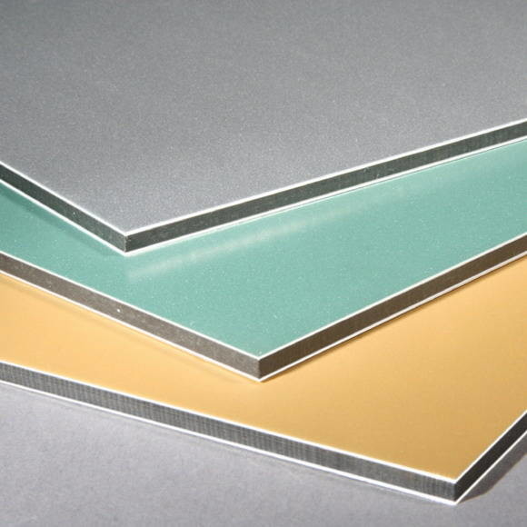Hoogglanzend aluminiumcompositpanel dat uw oppervlak beschermt met nano-PVDF-coating en zelfreinigende verf