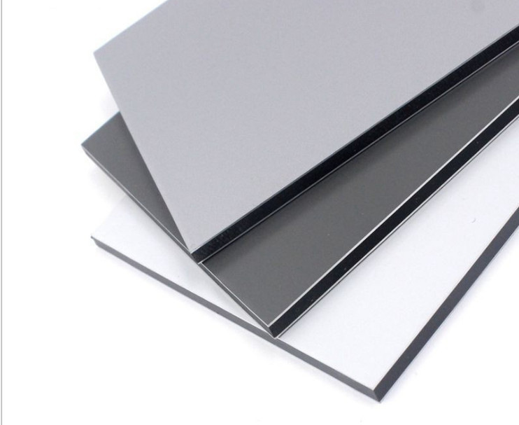 Hoogglanzend aluminiumcompositpanel dat uw oppervlak beschermt met nano-PVDF-coating en zelfreinigende verf