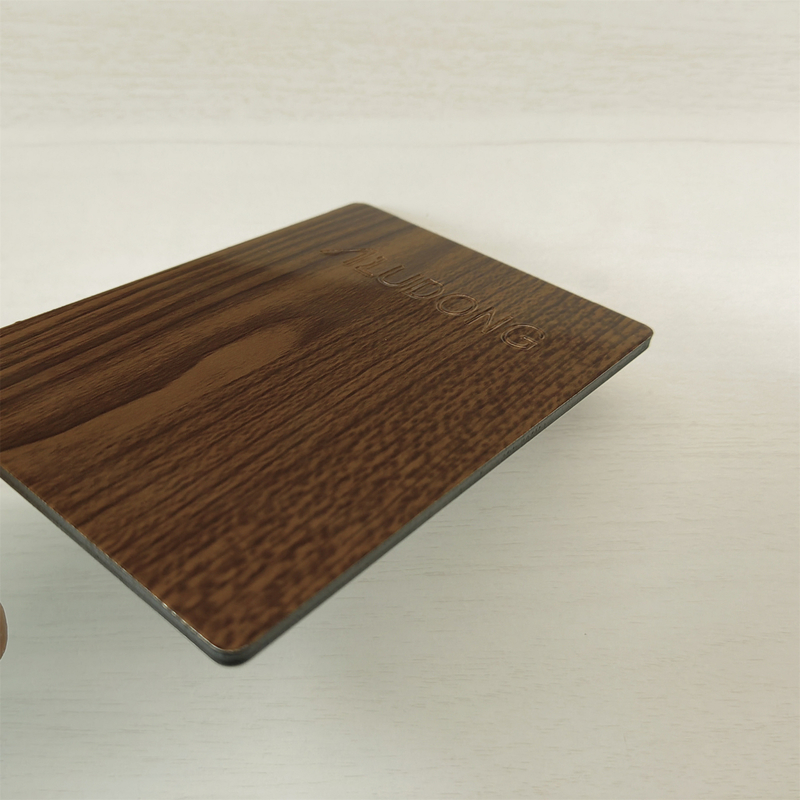 Veelzijdige afmetingen en kleuren beschikbaar voor houten aluminiumcomposite panelen met PVDF-filmlaminatie