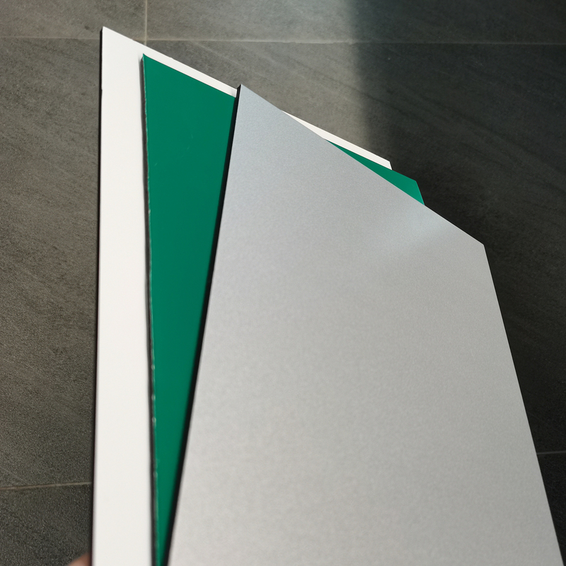 Bescherming van gebouwen tegen vervuiling en stof Brandbestendig aluminiumcomposite-paneel en nano-PVDF-coating