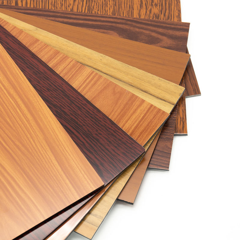 Beveiligde verpakking Hout aluminium composietpaneel 4 mm, PVDF-coating, geluidsisolatie voor luchthavenwandpaneel Alucobond-klasse