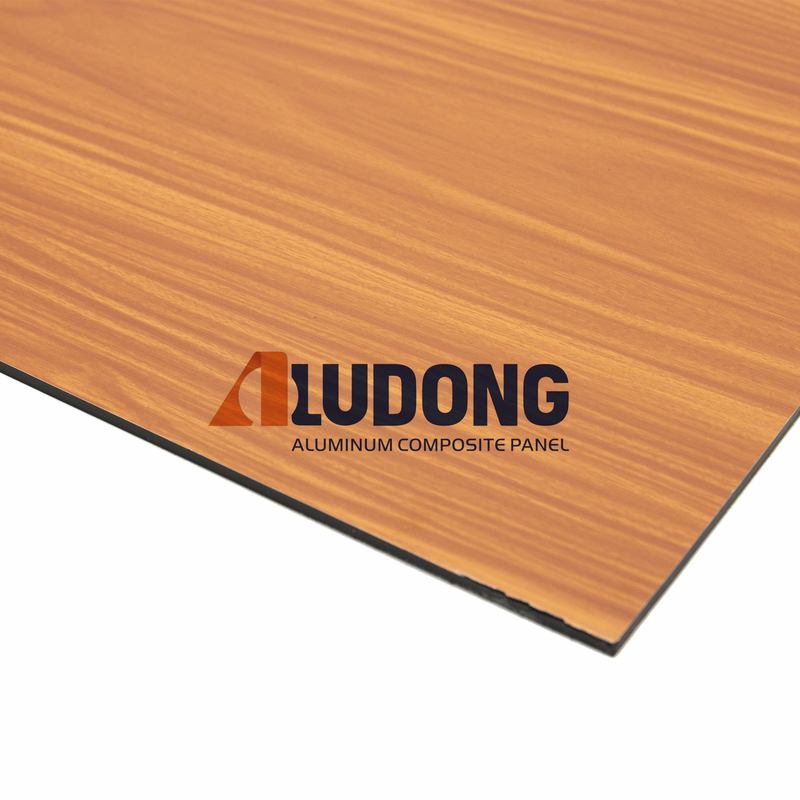 Hoogglanzend aluminiumcompositpanel dat uw oppervlak beschermt met nano-PVDF-coating en zelfreinigende verf