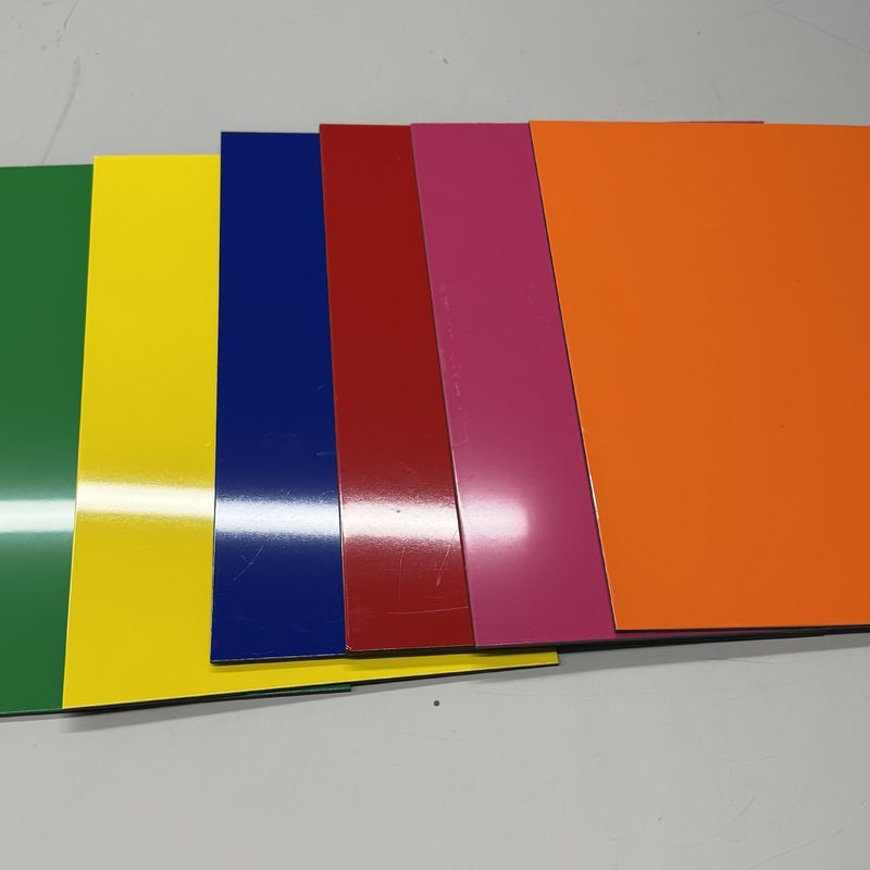 Grote productiecapaciteit A2 B1 Brandwerend ACP 4 mm, PVDF-coating, weerbestendig voor winkelcentrumgevel