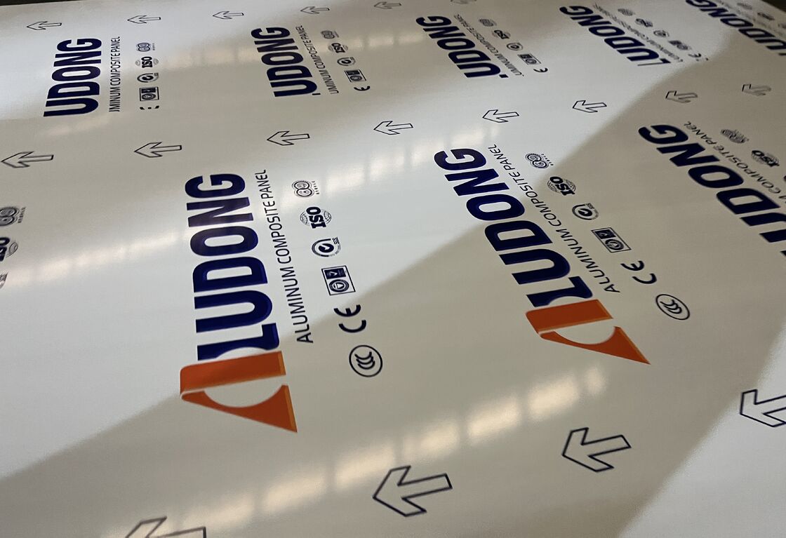 4*0,40mm FR B1 Brandwerend Aluminium Composite Panel Voor winkelcentrum, hotel, treinstation enz.