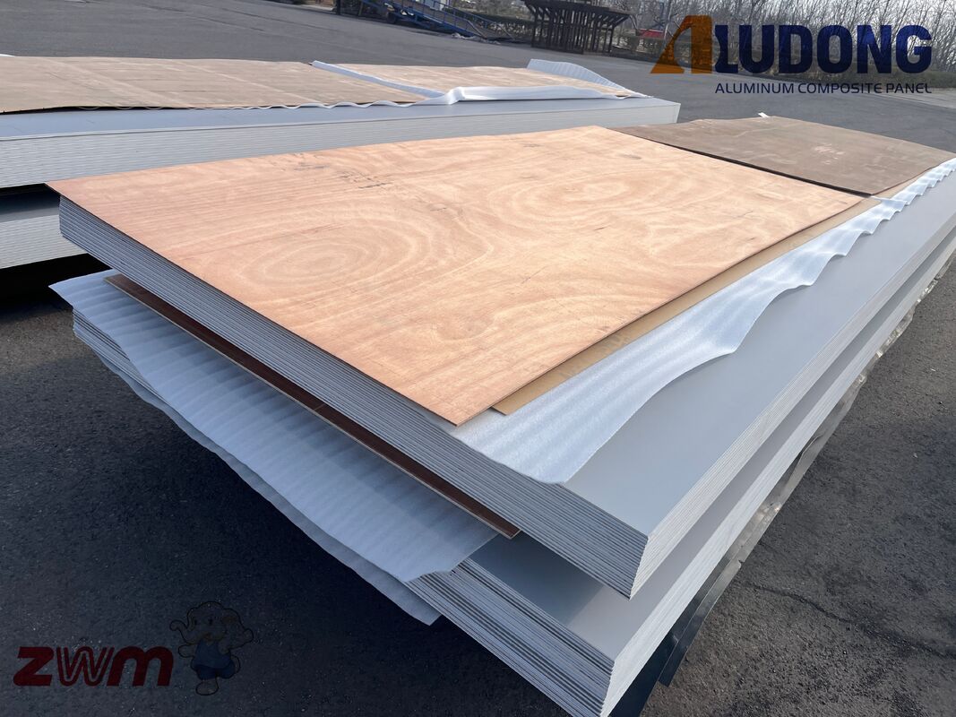 4*0,40mm FR B1 Brandwerend Aluminium Composite Panel Voor winkelcentrum, hotel, treinstation enz.