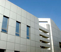Grote productiecapaciteit A2 B1 Brandwerend ACP 4 mm, PVDF-coating, weerbestendig voor winkelcentrumgevel