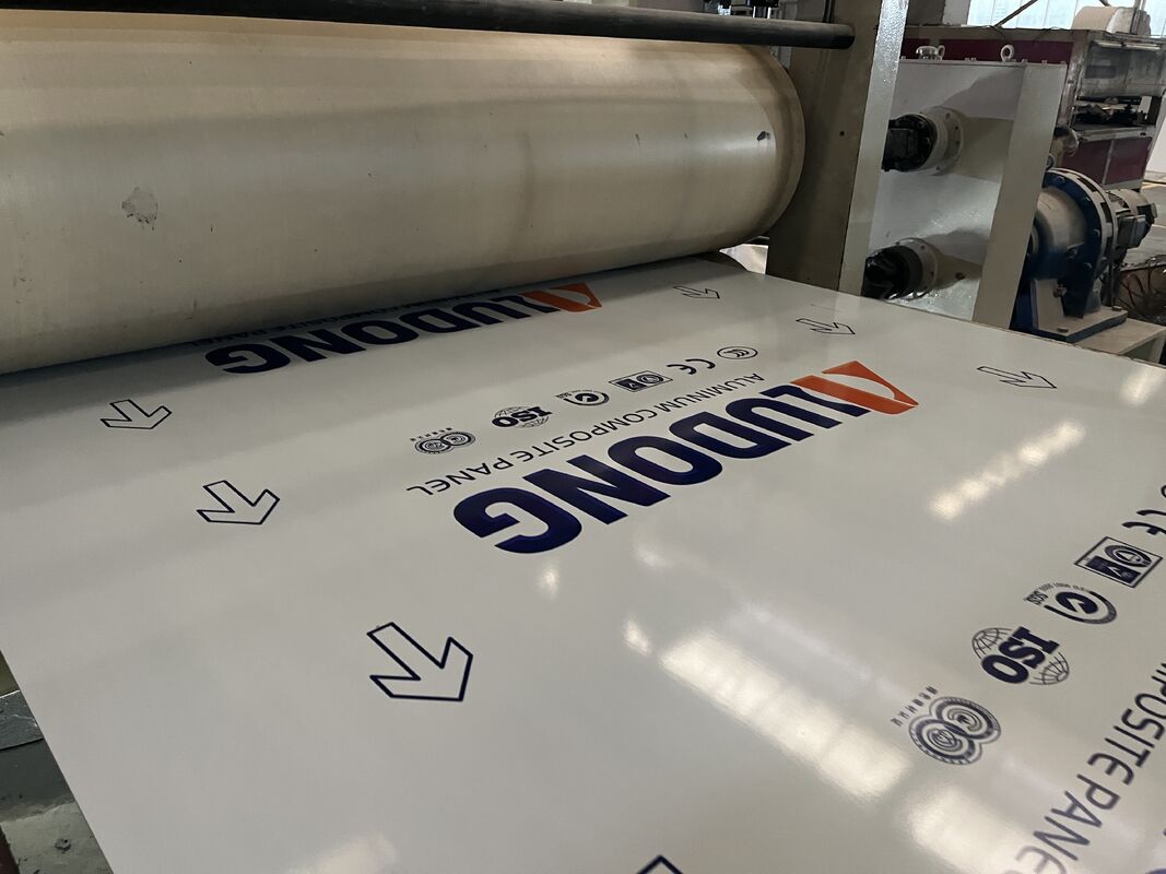 FR PVDF-gecoat brandwerend ALUDONG Aluminiumcomposite panel dikte 4 mm voor gebouwen