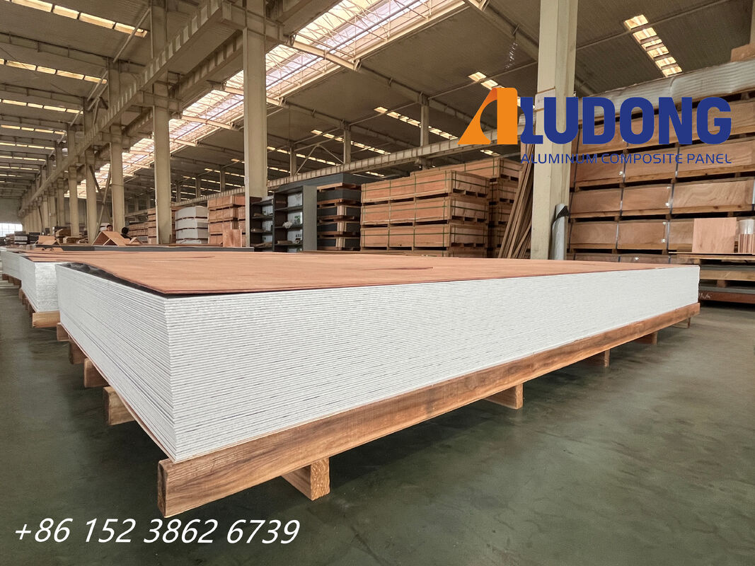 FR B1 PVDF-gecoat vuurbestendig aluminiumcompositpaneel 4 mm dik voor gebouwen