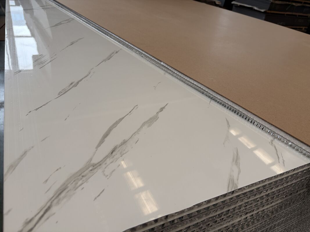 Aluminium honingraatpaneel voor plafonds, daken, binnen- en buitenwandbekleding