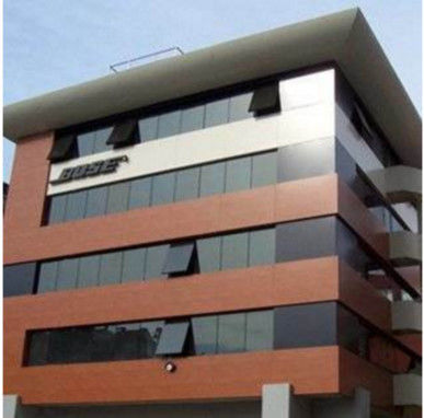 Leverancier OEM Hoogwaardig aluminium composietmateriaal Panel voor gordijnwand schouders Indoor Shelter Billboard