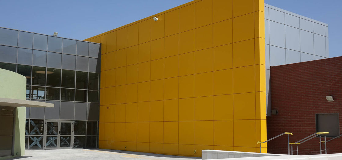 Hoogglanzend aluminium composiet paneel met PVDF coating ultieme bescherming voor uw gebouw S oppervlak
