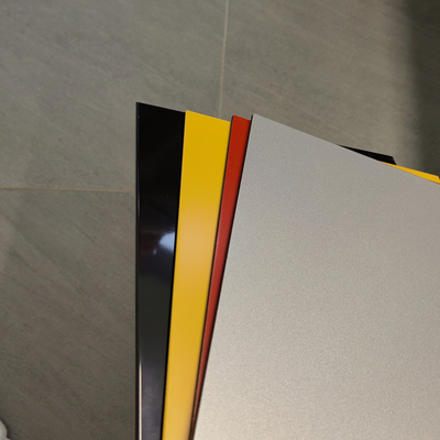 3mm PE Aluminium Samengesteld Comité 2440mm Glanzende Kleur voor Signage