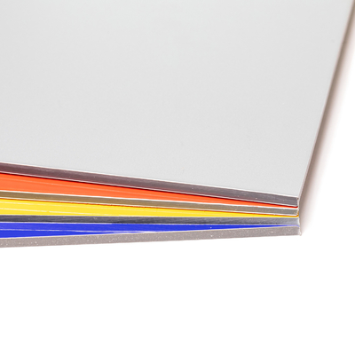 Moderne 3mm anti-scherpingen aangepaste brandwerende tekening aluminium samengesteld paneel voor gordijnwand daken binnen onderdak